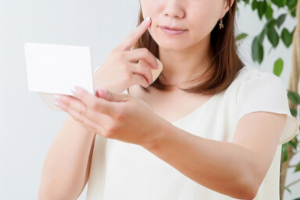 小鼻の皮剥けの原因とメイク時におすすめの対処法 パプろぐ